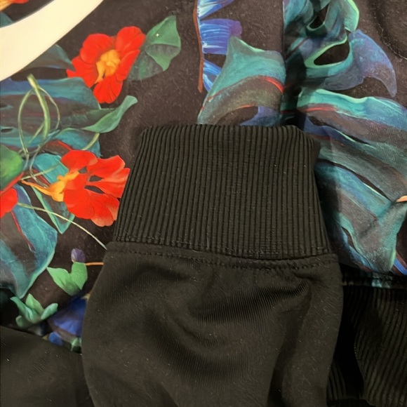 Nike Tropical Cropped Sweatshirt - Picture 8 of 8